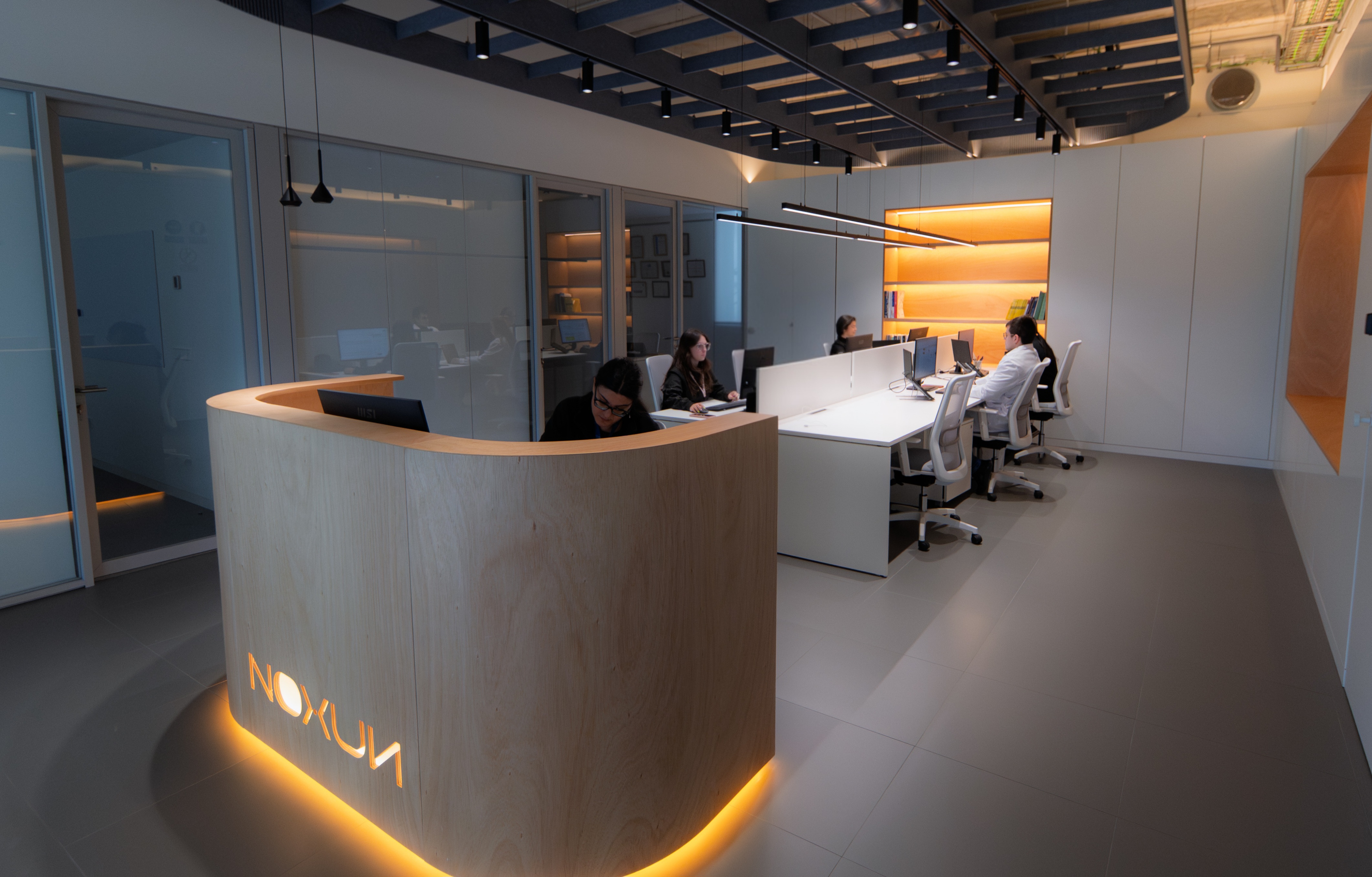 Recepción NOXUN con el equipo del laboratorio